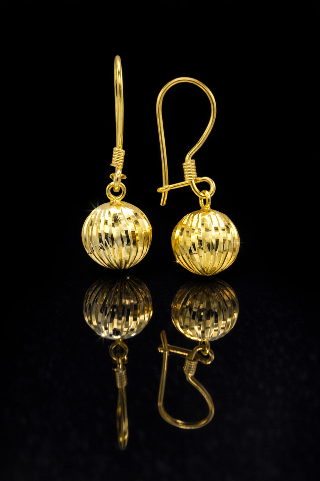 Sallantılı Çizgili Kalemli Gümüş Top Küpe-3210