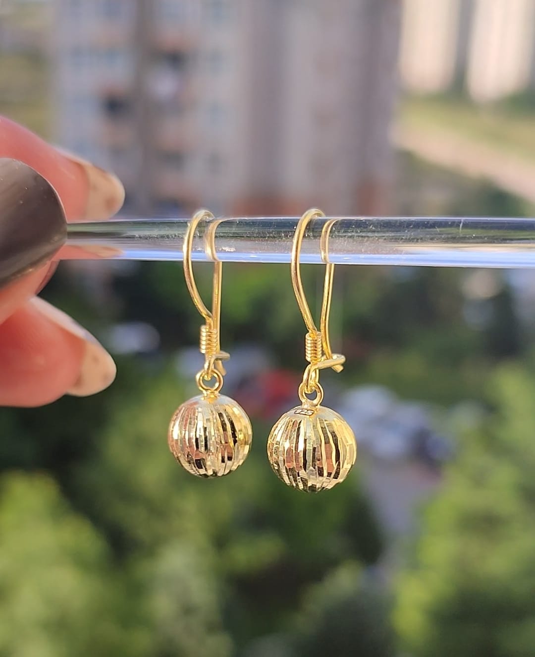 Sallantılı Çizgili Kalemli Gümüş Top Küpe-3114