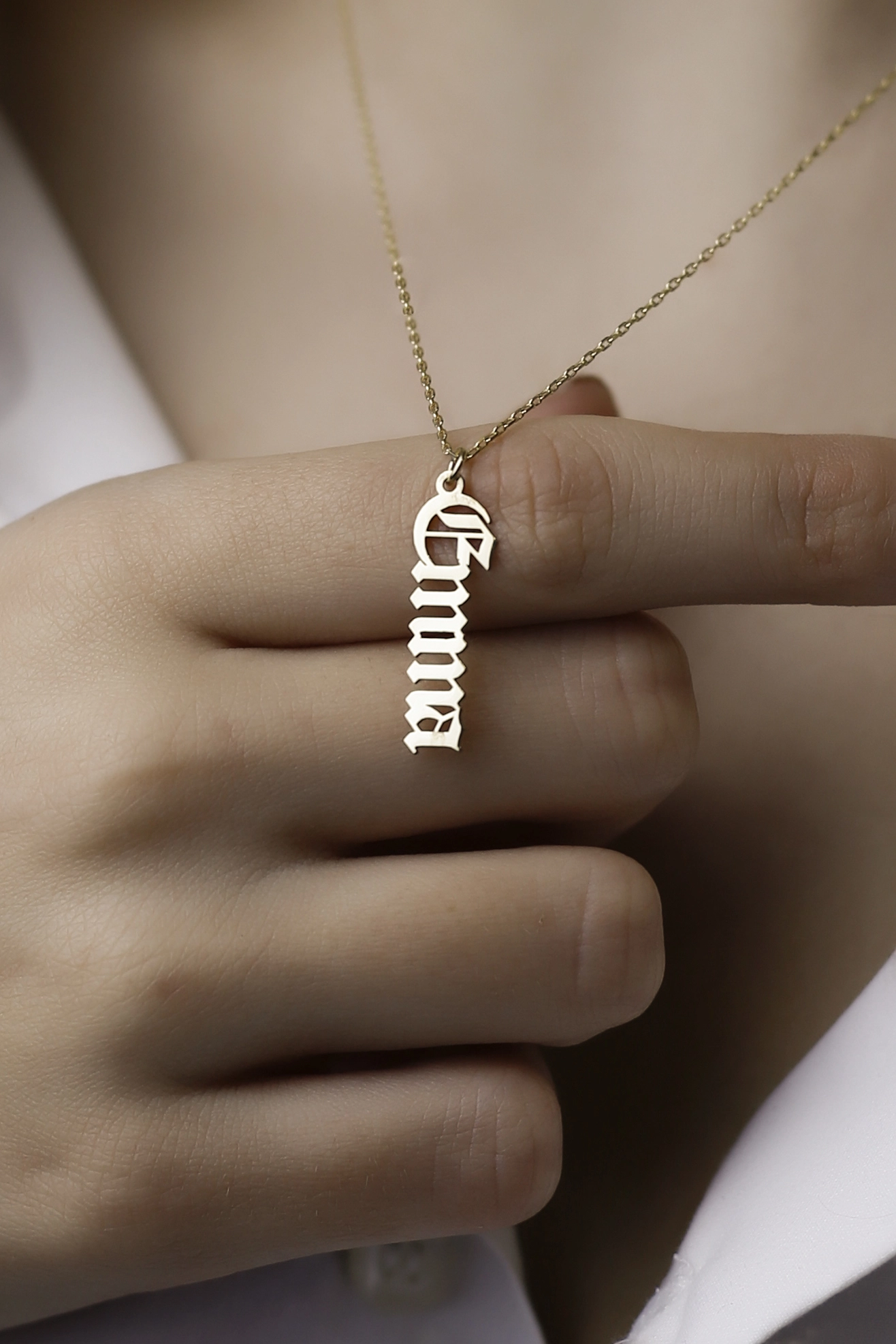 Kişiye Özel Gümüş Dikey İsim Yazılı Kolye