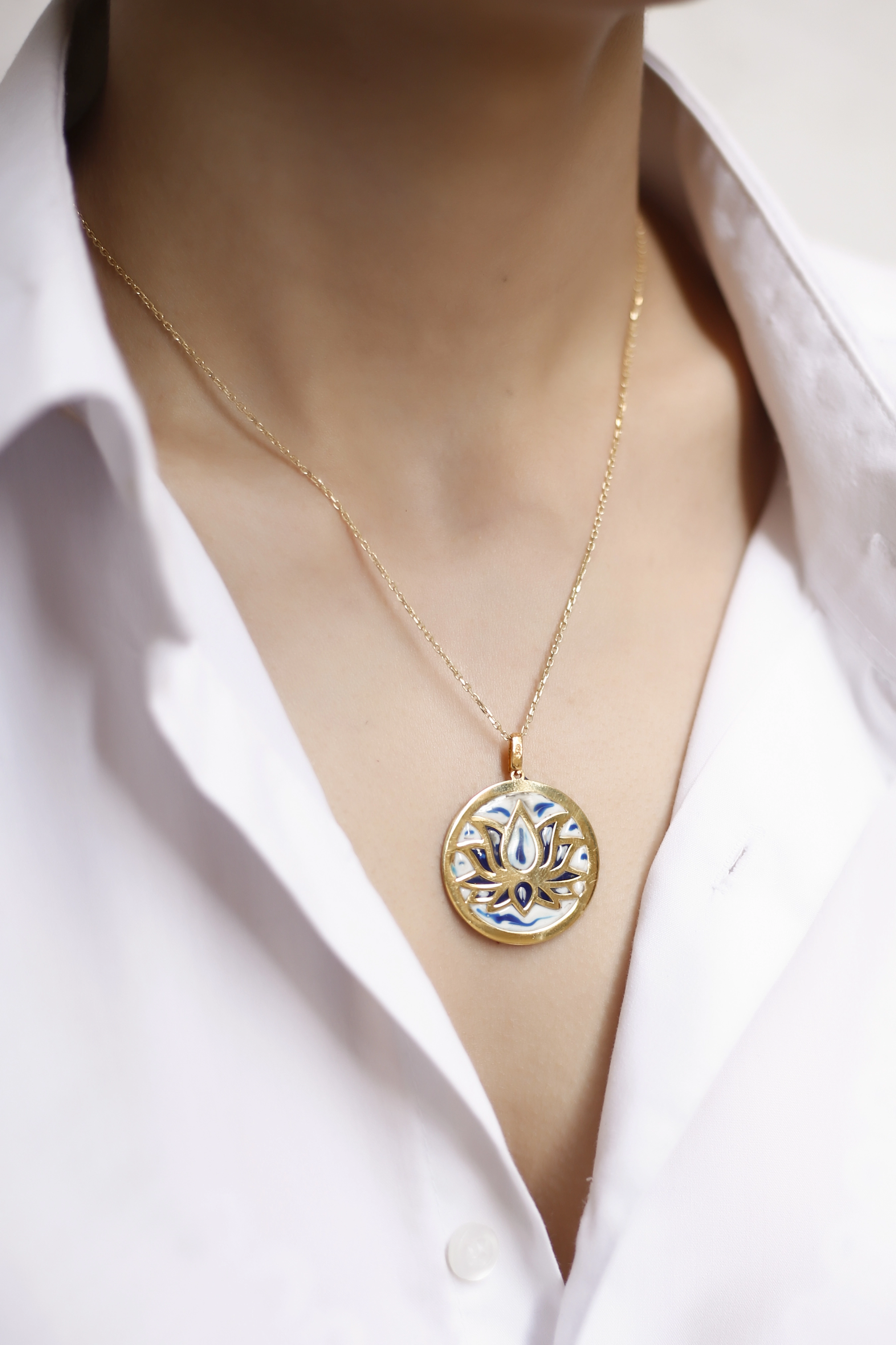 925 Ayar Gümüş Mineli Plaka Lotus Çiçeği