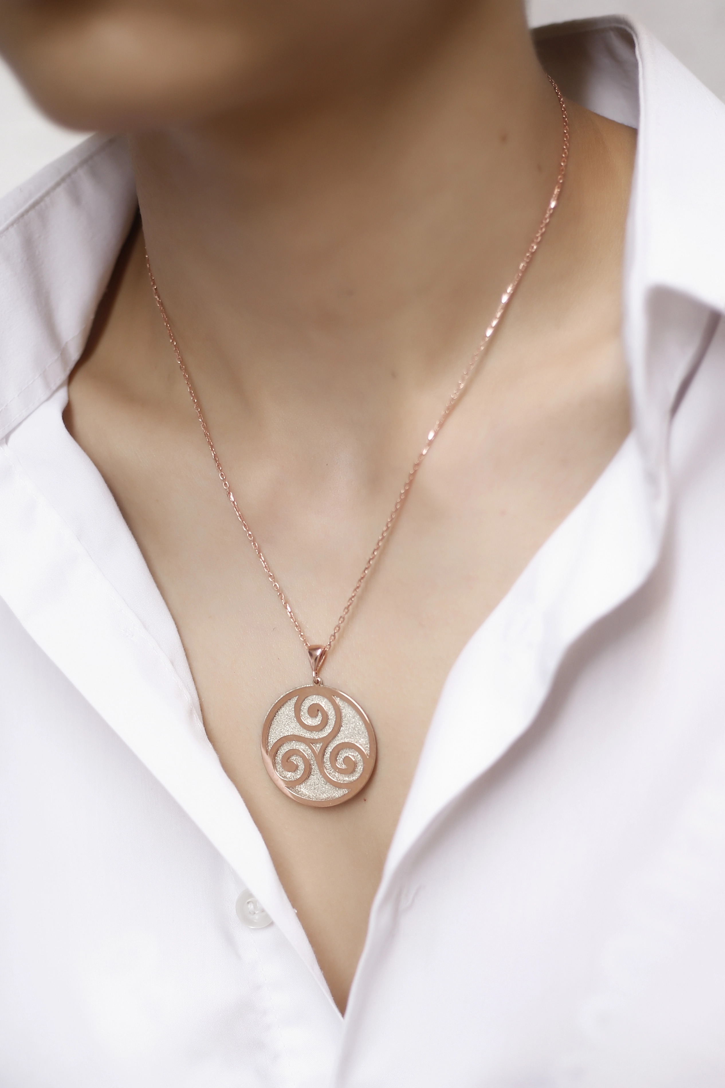 925 Ayar Gümüş Triskele Plaka Kolye