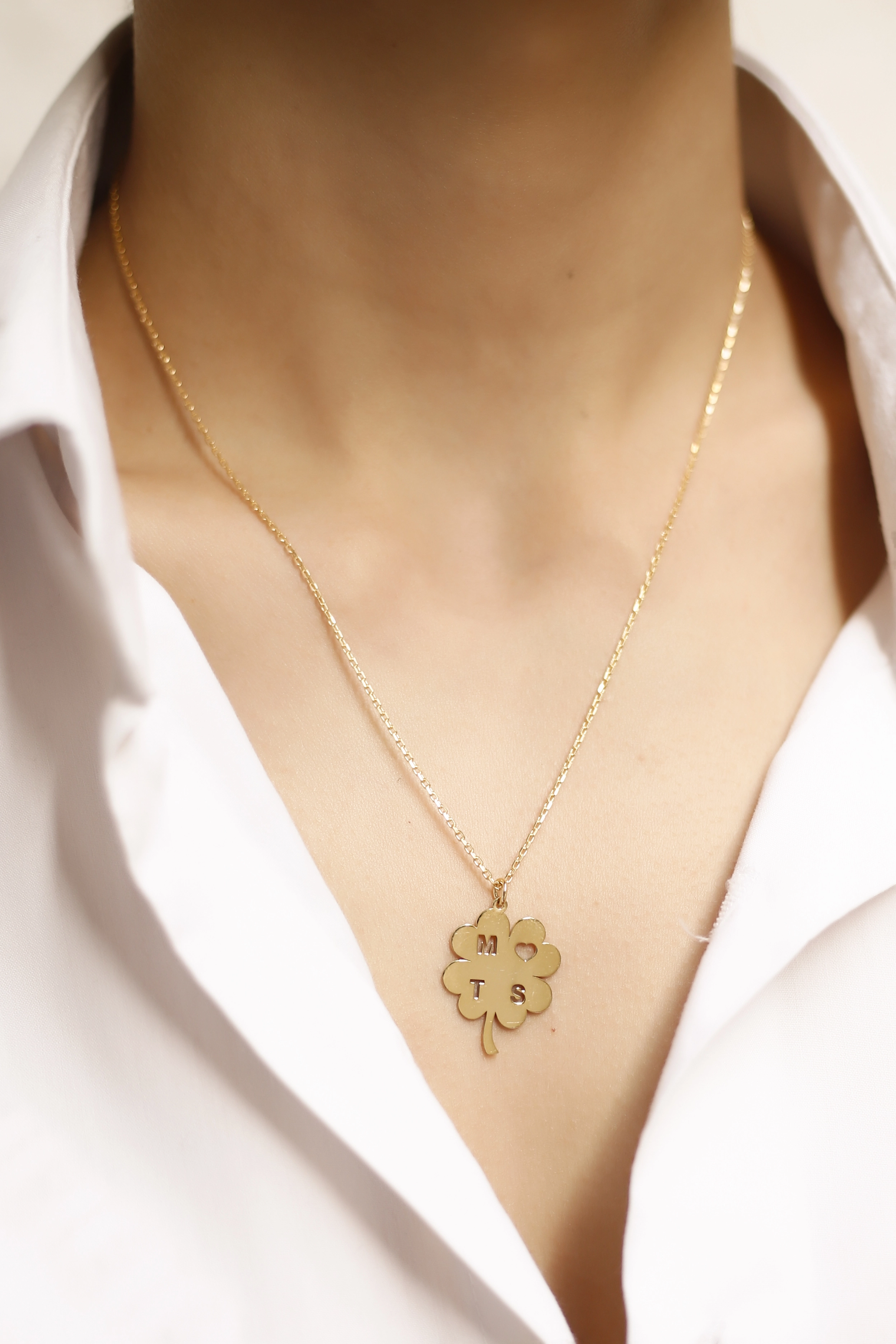 925 Ayar Gümüş Harfli Yonca Kolye