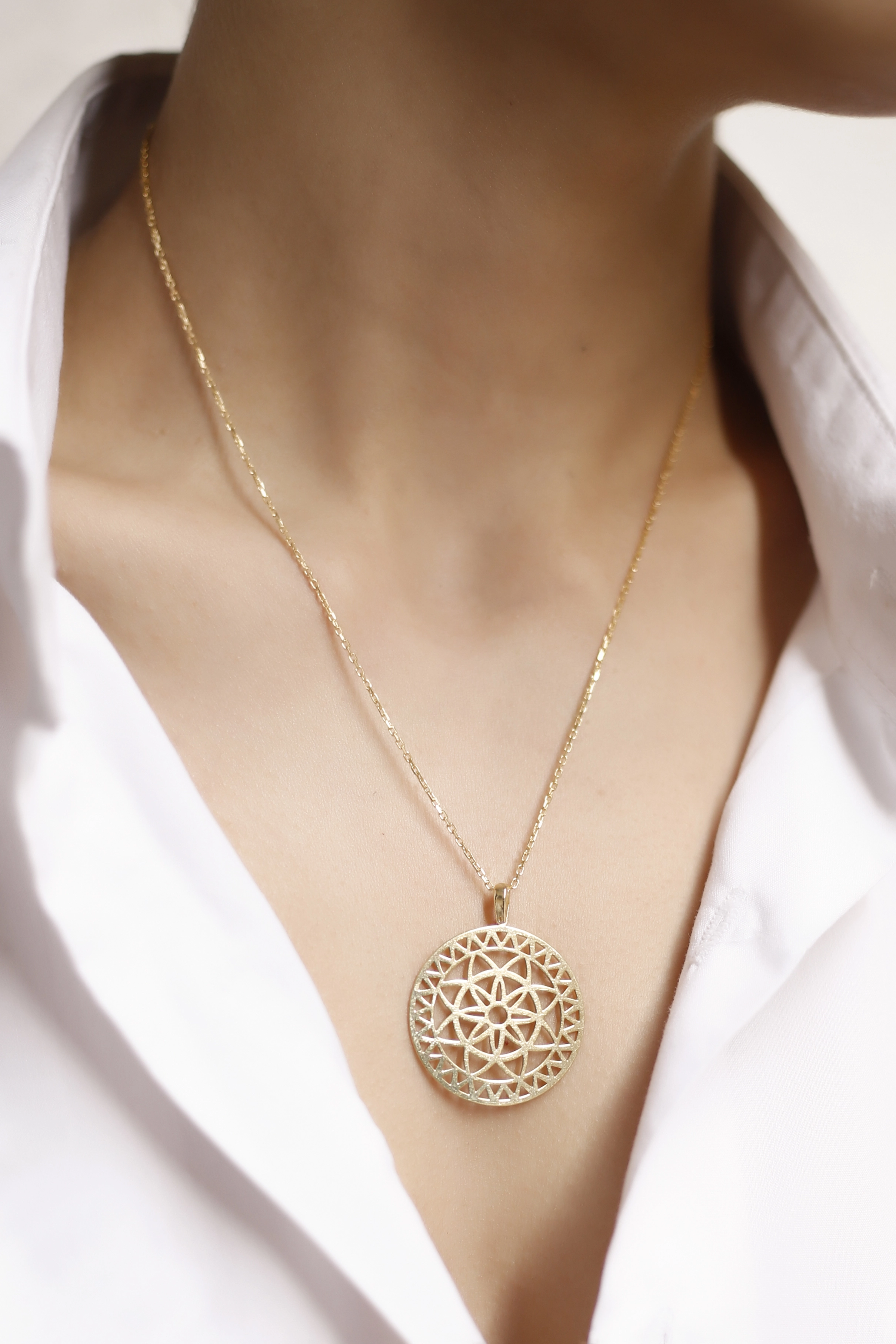 925 Ayar Gümüş Dairesel Yaşam Çiçeği Kolye