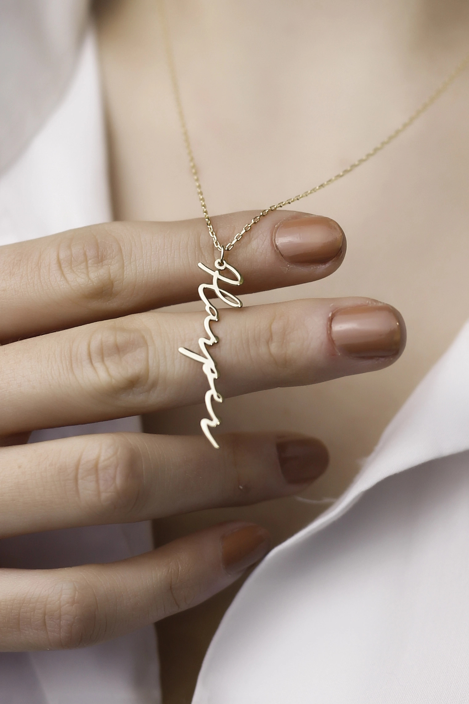 Kişiye Özel El Yazılı Gümüş Dikey İsimli Kolye